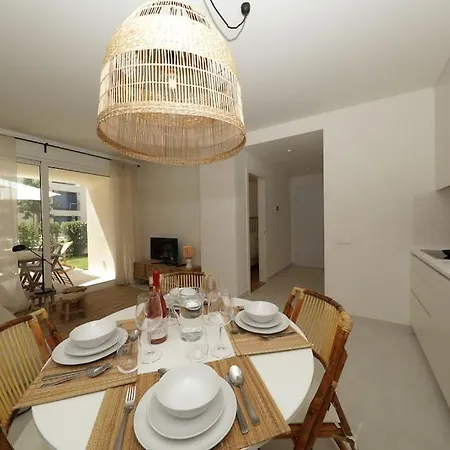 Luxury 2br Retreat With Pool & Sunset Garden アパート