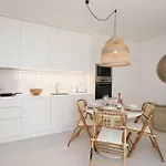 شقة Luxury 2br Retreat With Pool & Sunset Garden